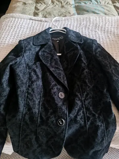 Blazer negro con diseño floral - miniatura 1