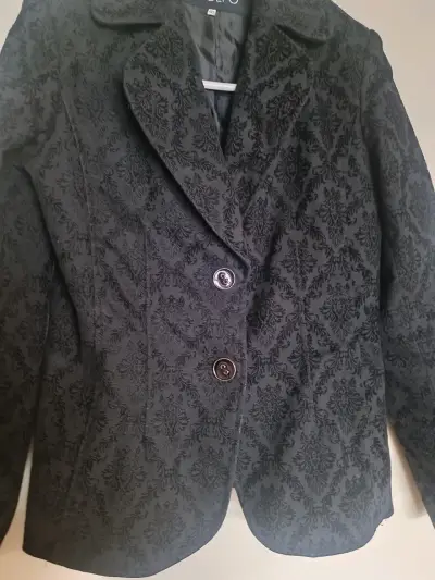 Blazer negro con diseño floral - miniatura 2