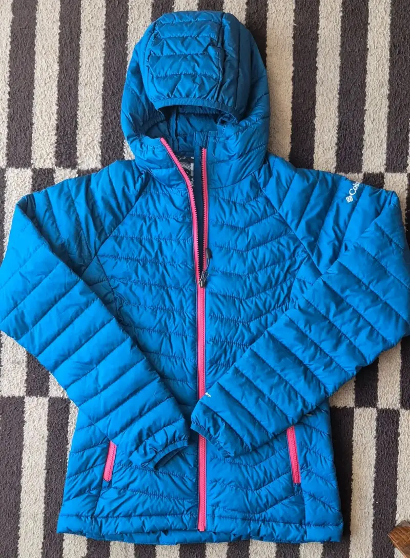 Chaqueta azul acolchada con capucha - 1