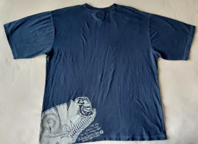 Polera azul Akademiks con diseño XXL - miniatura 3