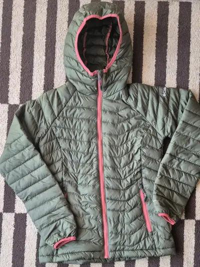 Chaqueta verde musgo con capucha - miniatura 1