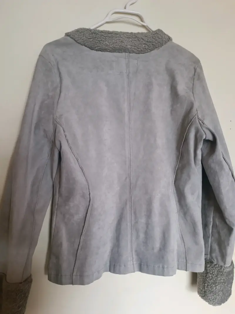 Chaqueta gris con forro de lana - 3