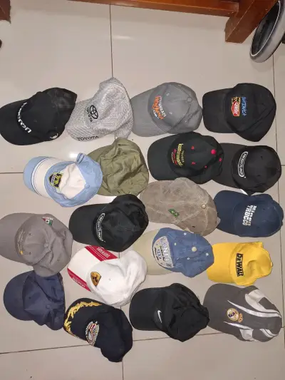 Lote de gorras variadas - miniatura 2