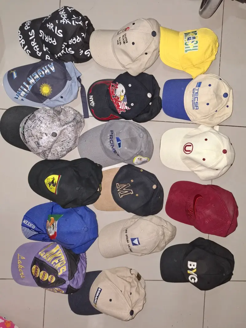 Lote de gorras variadas - 3
