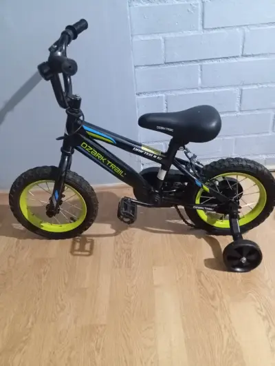 Bicicleta infantil negra y verde - miniatura 1