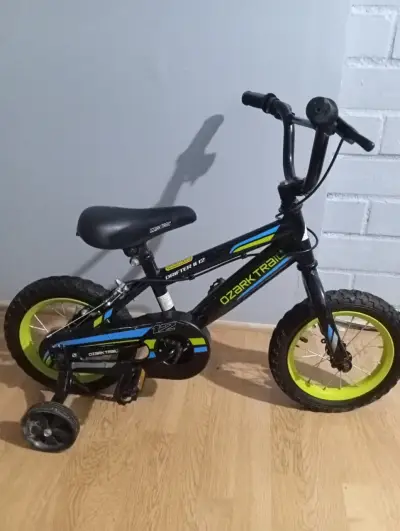 Bicicleta infantil negra y verde - miniatura 2