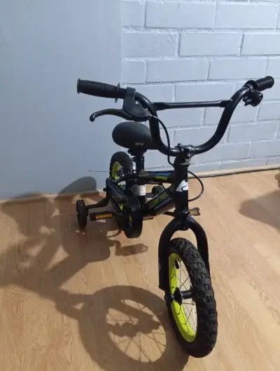 Bicicleta infantil negra y verde - miniatura 3