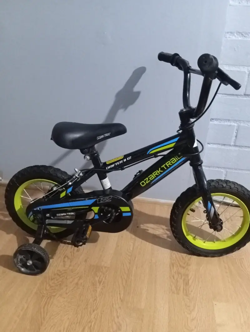 Bicicleta infantil negra y verde - 4