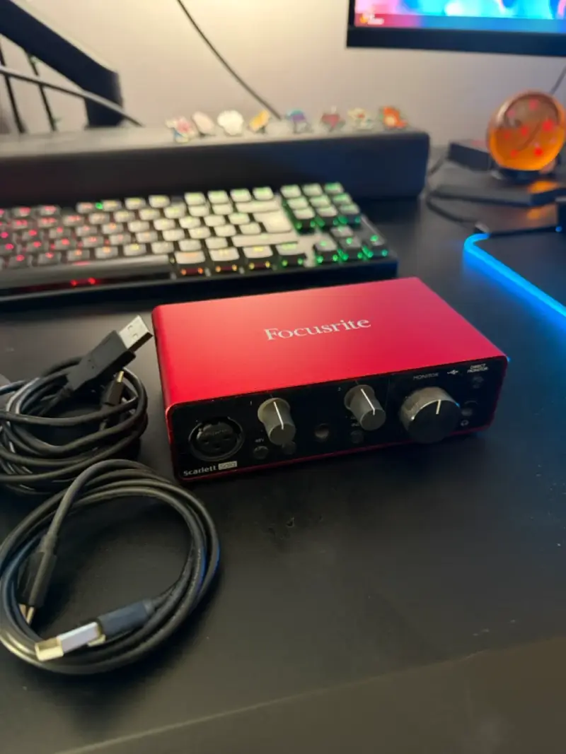 Micrófono Shure MV7 + Interfaz Focusrite Scarlett - 3