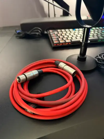 Micrófono Shure MV7 + Interfaz Focusrite Scarlett - miniatura 5