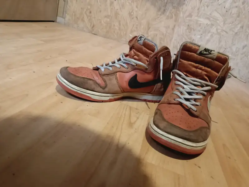 Zapatilla alta naranja usada - 4