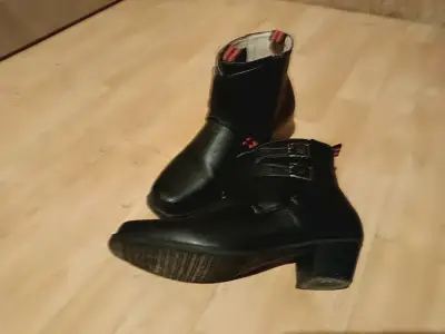 Botines negros de cuero - miniatura 1