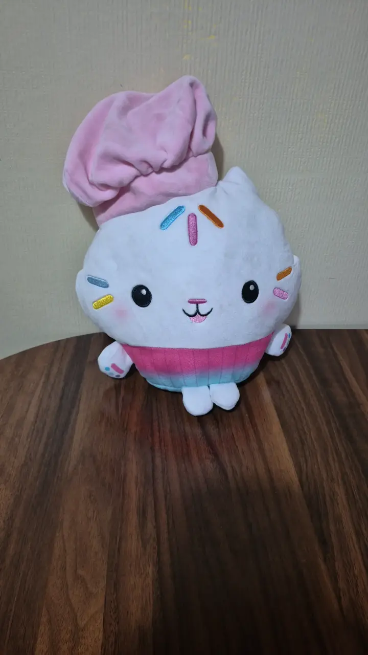 Peluche con sombrero de pastel