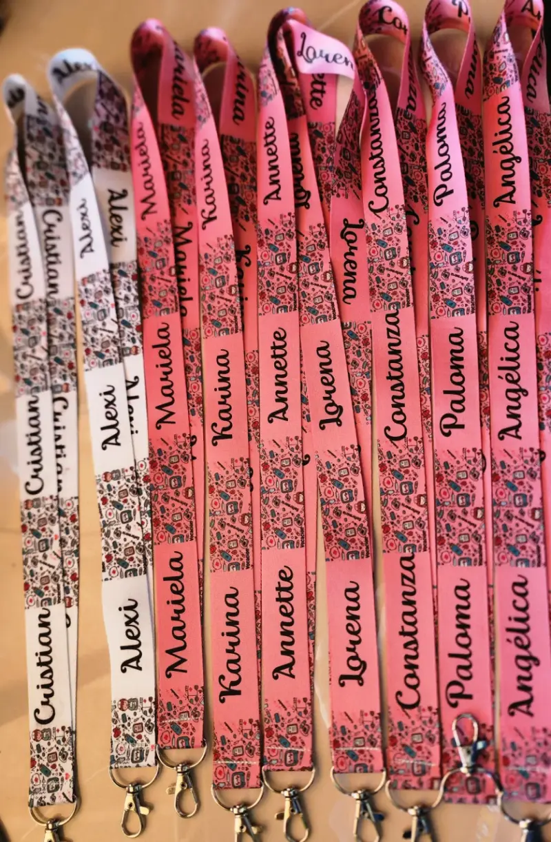 Lanyards personalizados con nombres - 1