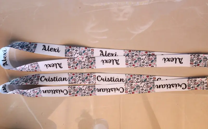 Lanyards personalizados con nombres - 3