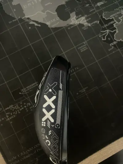 Mouse inalámbrico gamer negro y airpods originales - miniatura 2