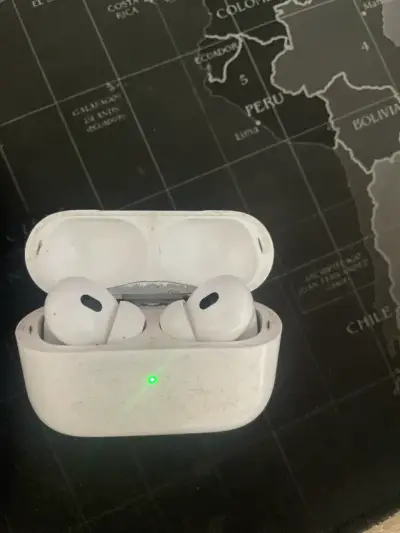 Mouse inalámbrico gamer negro y airpods originales - miniatura 6