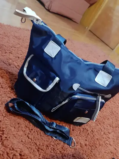 Bolso azul con múltiples bolsillos - miniatura 1