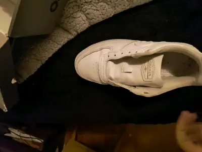 Zapatillas blancas - miniatura 1