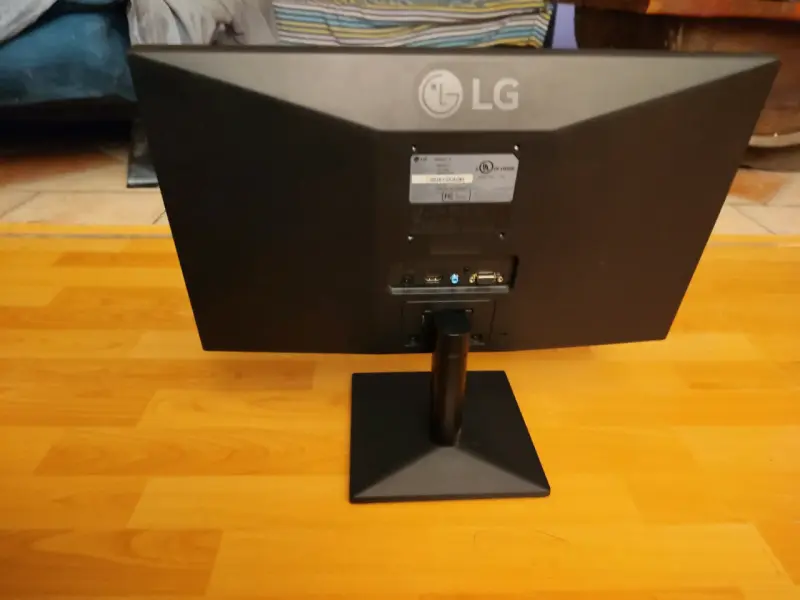 Monitor LG 21 pulgadas - 2