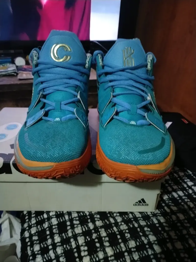 Zapatillas deportivas azules y naranjas - 1