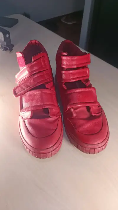 Zapatillas rojas ZARA - miniatura 1