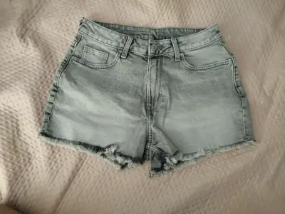 Shorts de mezclilla gris - miniatura 2