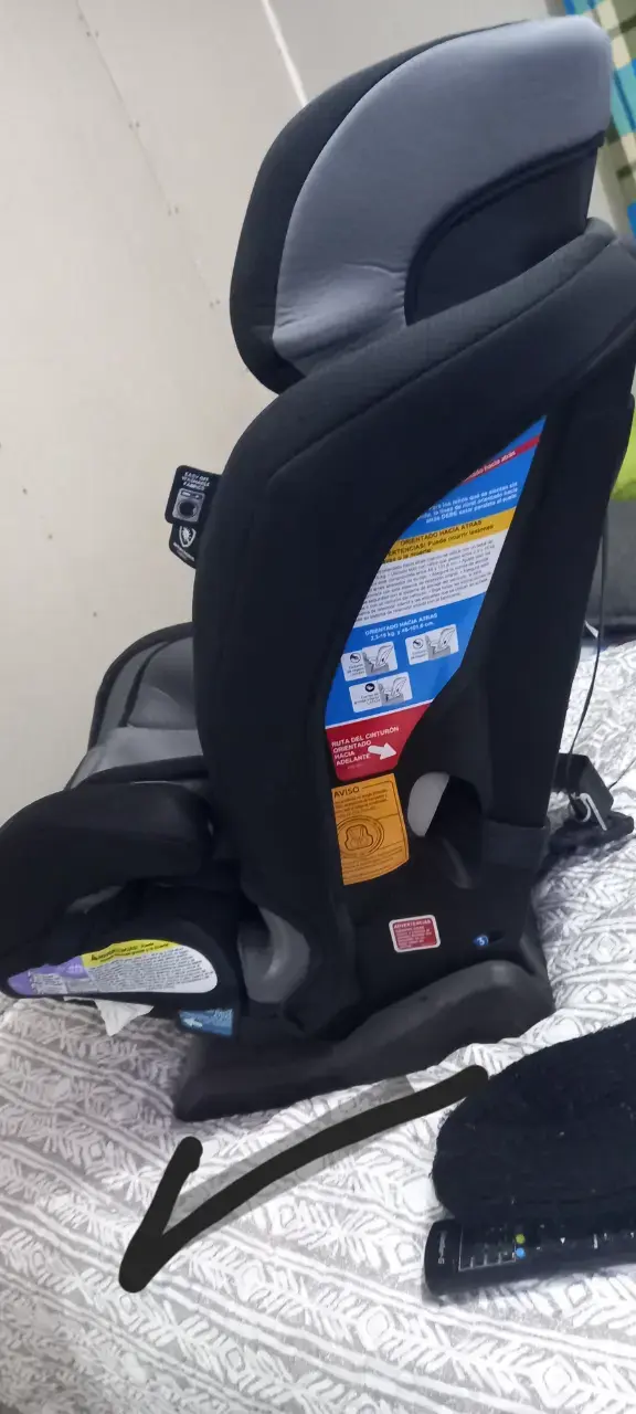 Silla de auto infantil negra - 1