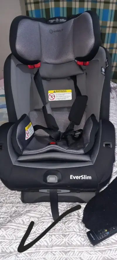 Silla de auto infantil negra - miniatura 2