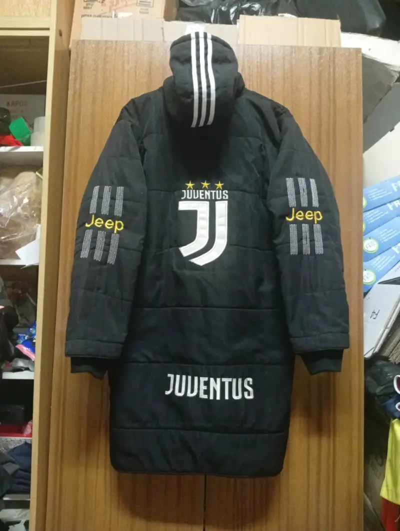Parka negra Juventus con capucha - 3