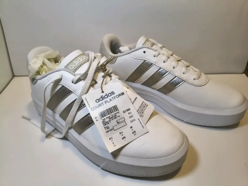 Zapatillas blancas Adidas nuevas - 1