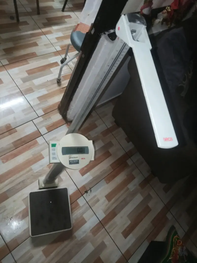Balanza médica con tallímetro Seca