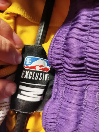 Shorts deportivos amarillos LA - miniatura 3