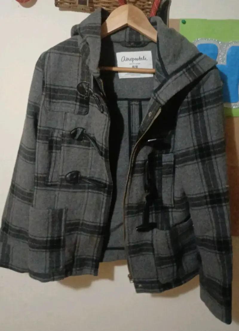 Abrigo Aéropostale con capucha gris a cuadros - 1