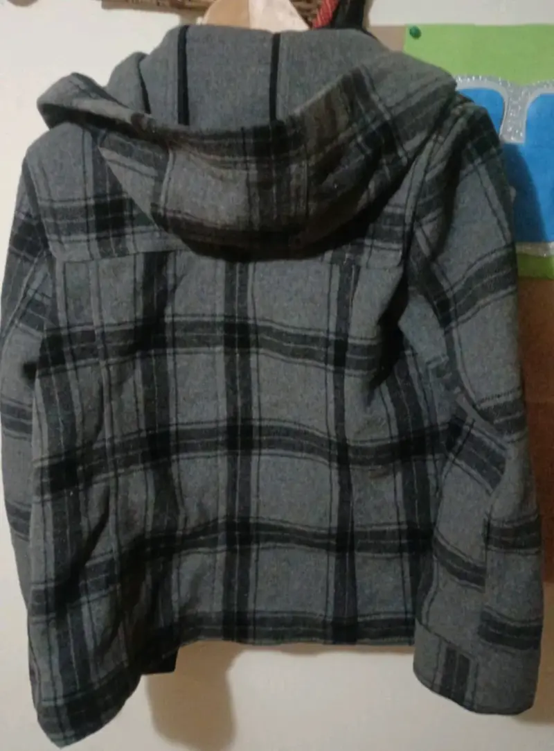 Abrigo Aéropostale con capucha gris a cuadros - 2