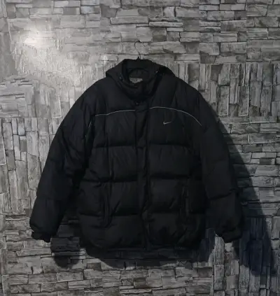 Chaqueta negra Original, talla XL, le falta cierre - miniatura 1