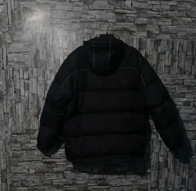 Chaqueta negra Original, talla XL, le falta cierre - miniatura 2