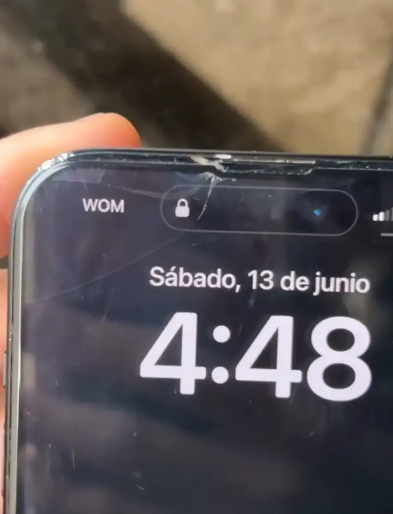 iPhone 15 con pantalla trizada 100% funcionando - 3