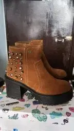 Botines marrones con tachuelas - miniatura 1