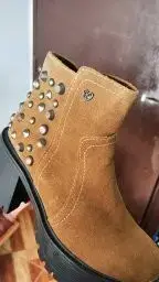 Botines marrones con tachuelas - miniatura 4