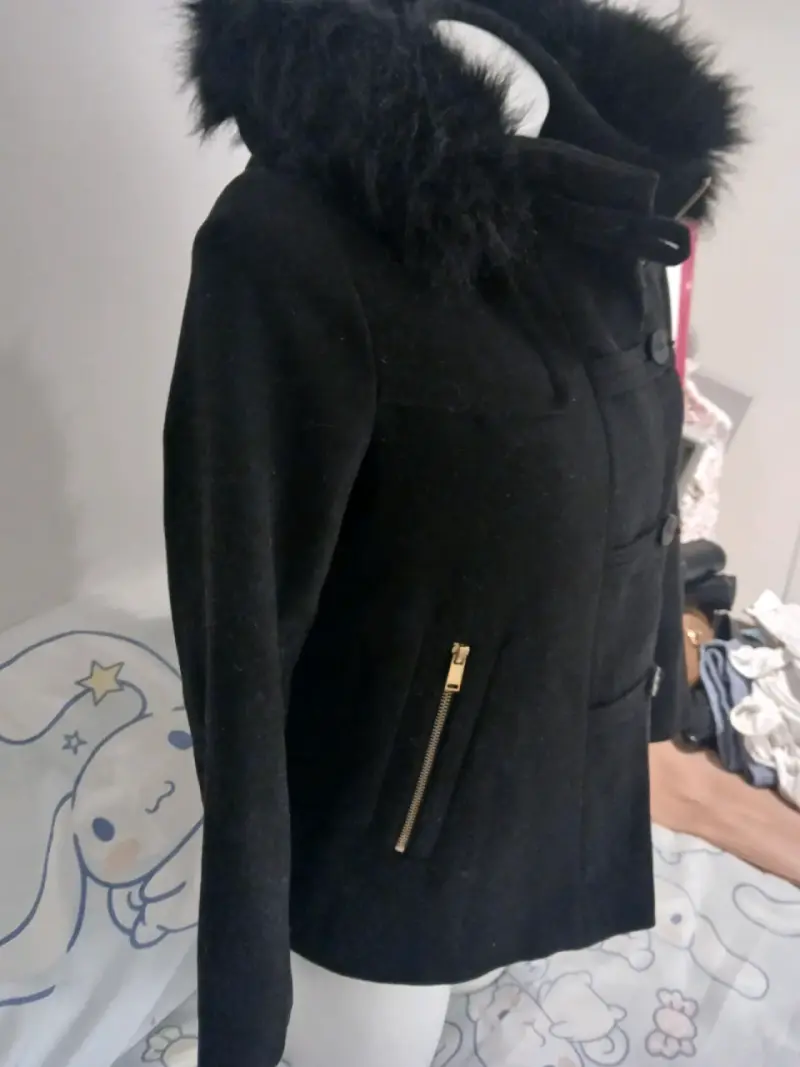 Abrigo negro con capucha - 2