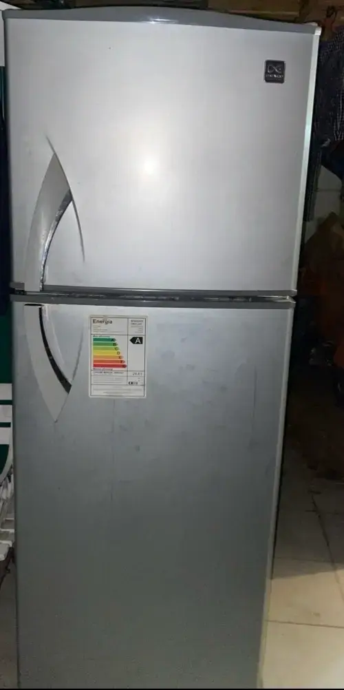 Refrigerador Dos Puertas Plateado - 1
