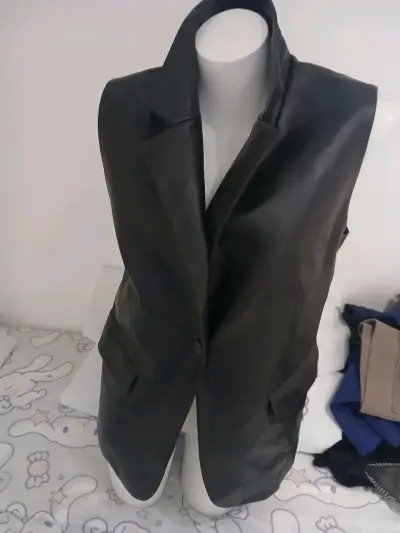 Chaleco negro elegante - miniatura 1
