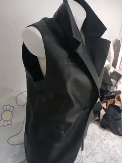 Chaleco negro elegante - miniatura 2