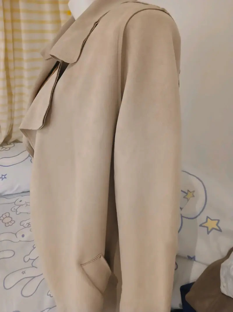 Abrigo beige con cinturón - 3