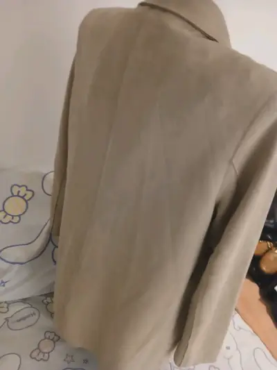 Abrigo beige con cinturón - miniatura 5