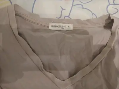 Blusa beige con volantes - miniatura 3
