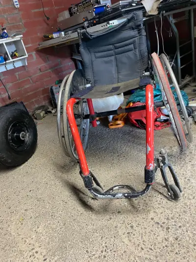 Silla de ruedas deportiva usada - miniatura 1