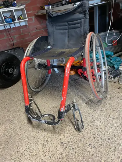 Silla de ruedas deportiva usada - miniatura 2