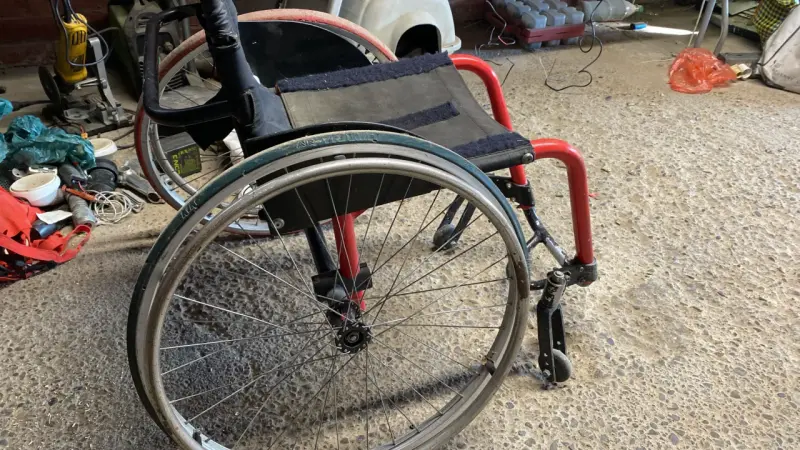 Silla de ruedas deportiva usada - 3